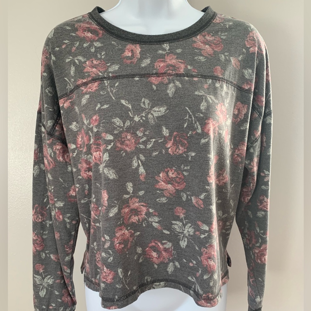 Arizona Jean Company Floral Semi Cropped Top